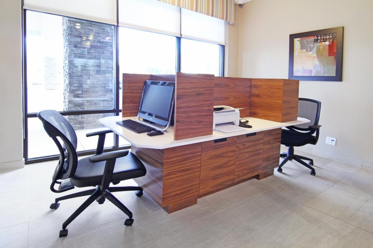 Holiday Inn Express And Suites Calgary University By Ihg Esterno foto
