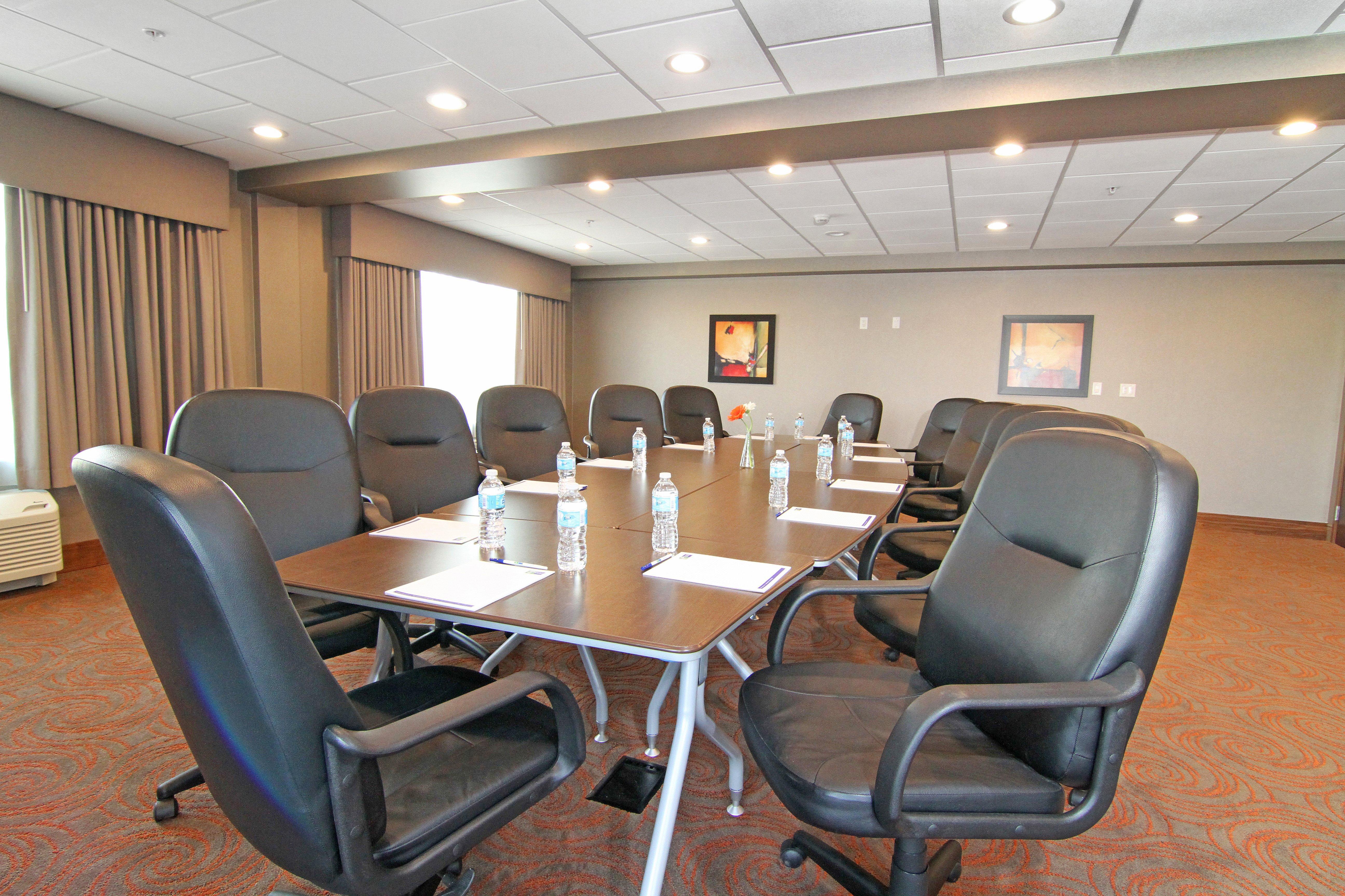 Holiday Inn Express And Suites Calgary University By Ihg Esterno foto